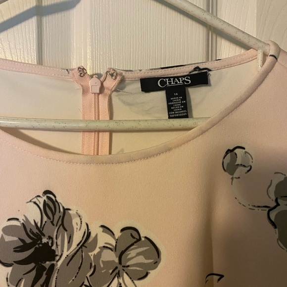 Pink with grey flowers. Very pretty - Picture 2 of 3